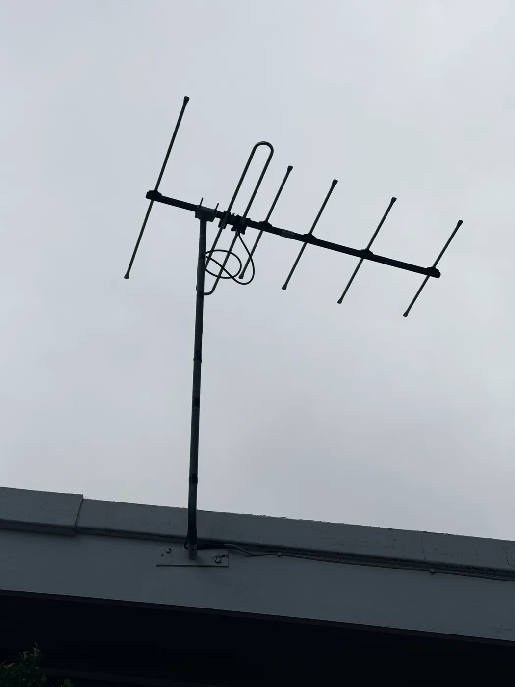 VHF TV antenna mounted on a Craigmore home